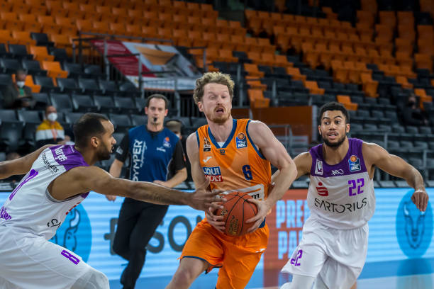 欧冠-赖斯破门斯特林两助攻 阿森纳总分9-3埃因霍温晋级.